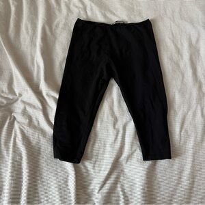 Brandy Melville Classic Black Capris